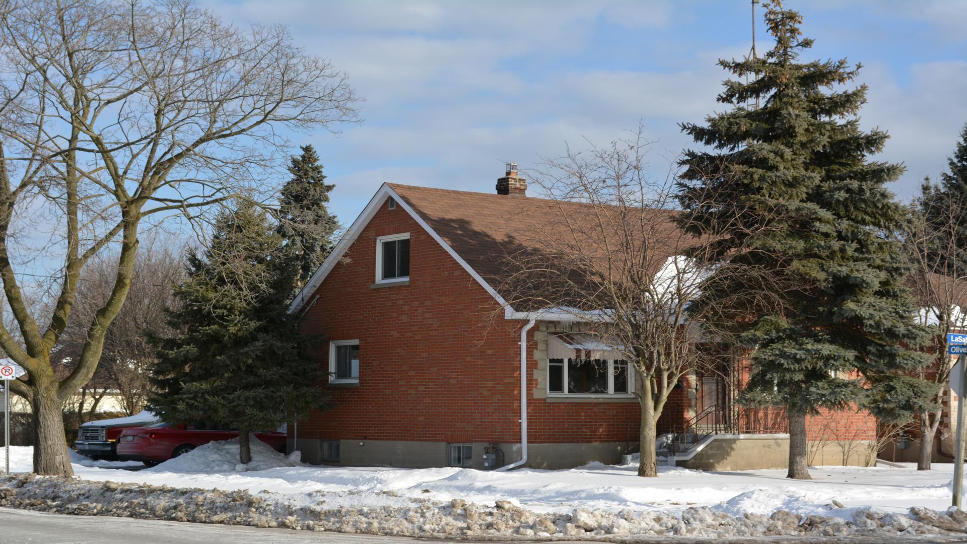 347 Lasalle Ave Oshawa, Ontario L1H 5Y8 - Side House View