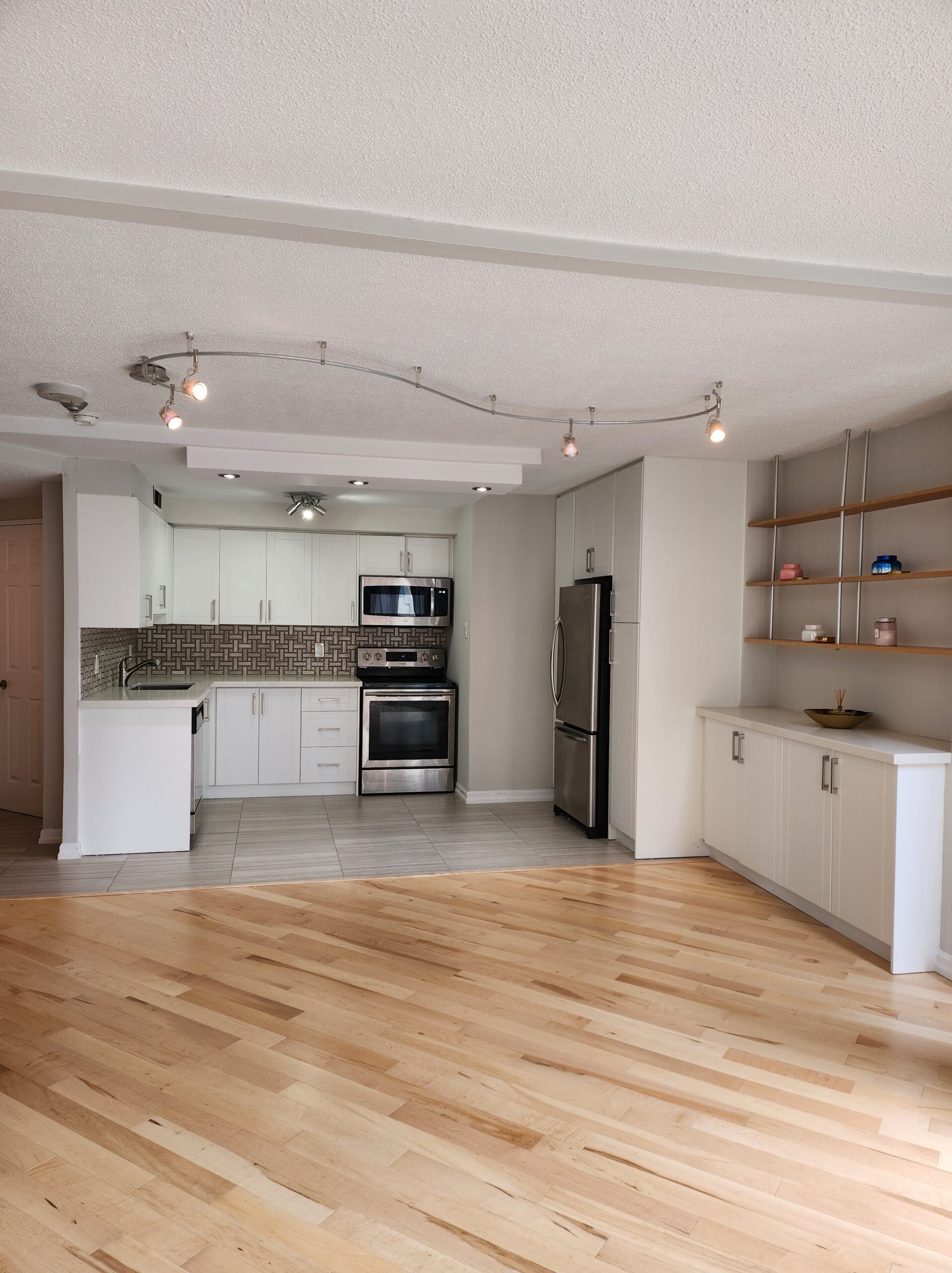 #2307-55 Centre St Toronto, Ontario M5G 2H5 - Kitchen